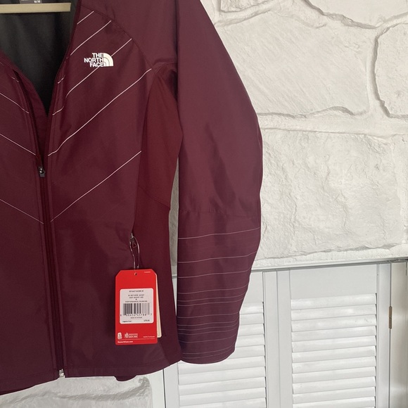 New with Tags The North Face Deep Garnet Red Running W Isotherm jacket - Picture 16 of 16